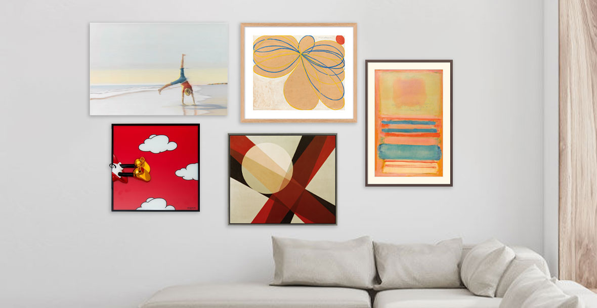 Fünf kunstvolle Design-Bilder dicht nebeneinander gehängt in der Petersburger Hängung. Fünf kunstvolle Design-Bilder dicht nebeneinander gehängt in der Petersburger Hängung.