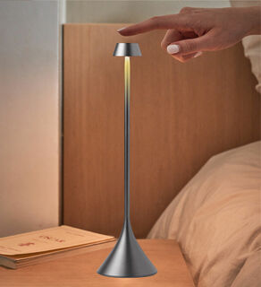 Kabellose LED-Tischlampe "Steli", Version in Metallic-Anthrazit - Design Manuela Simonelli & Andrea Quaglio von Lexon