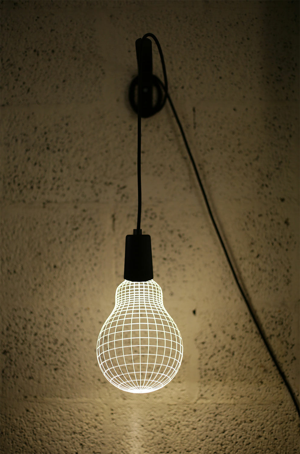 LED-Pendelleuchte "Bulb" von Studio Cheha