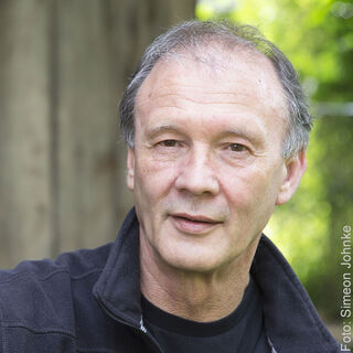 Porträtaufnahme des deutschen Konzeptkünstlers Ottmar Hörl.
