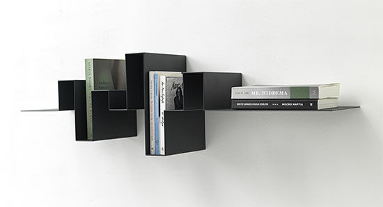 Wandregal "Storylines" (ohne Deko), Version in Anthrazit von Frederik Roijé Design