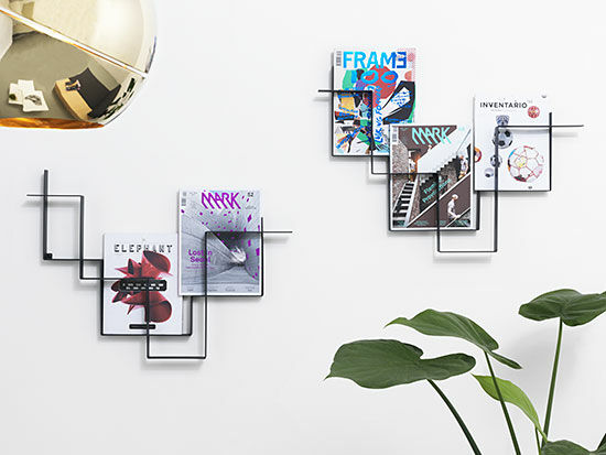 Wand-Zeitschriftenhalter "Guidelines" (ohne Deko), Version in Anthrazit von Frederik Roijé Design